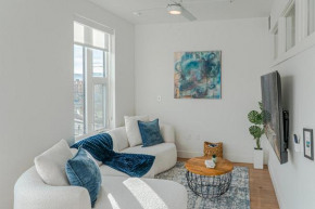 Vibrant 1BD 1BA Pool, Gym, HTub, Bowling and More